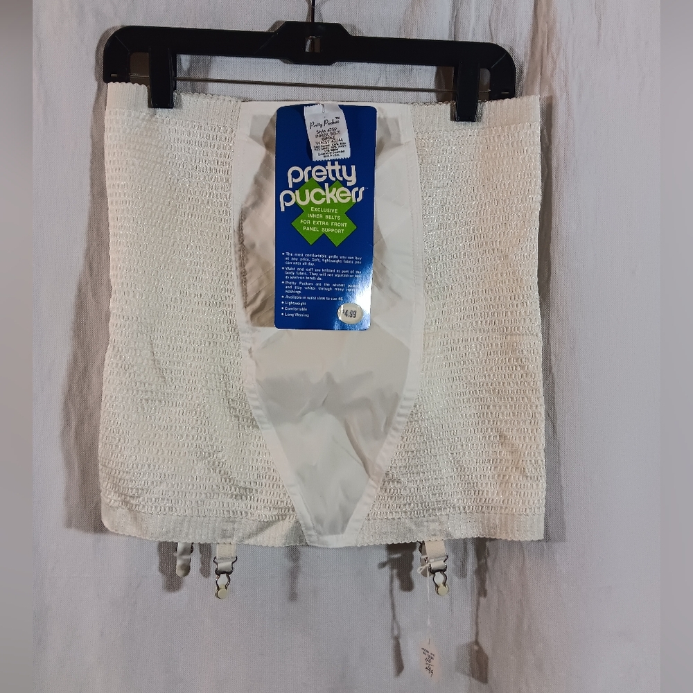 Vintage Womens Pretty Puckers Inner Belt Girdle with Garter Clips NWT